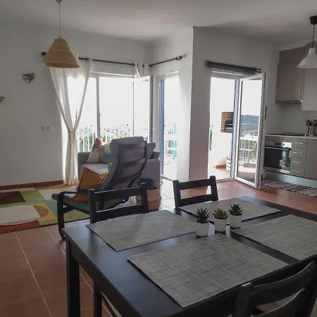 Spacious & Sunny Apartment By Timelystay Apartman *