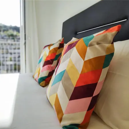 Spacious & Sunny Apartment By Timelystay *