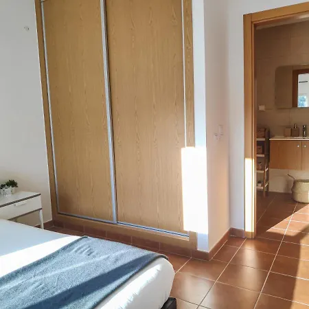 Spacious & Sunny Apartment By Timelystay Apartment *