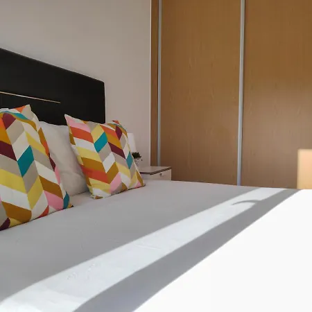 Apartment Spacious & Sunny Apartment By Timelystay