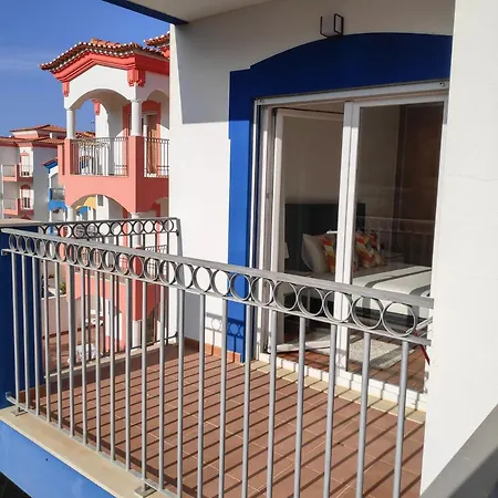Spacious & Sunny Apartment By Timelystay * Aljezur