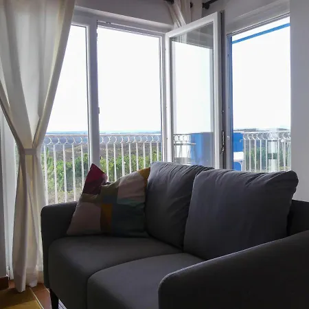 Spacious & Sunny Apartment By Timelystay Aljezur