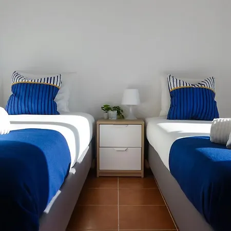 公寓 Spacious & Sunny Apartment By Timelystay *
