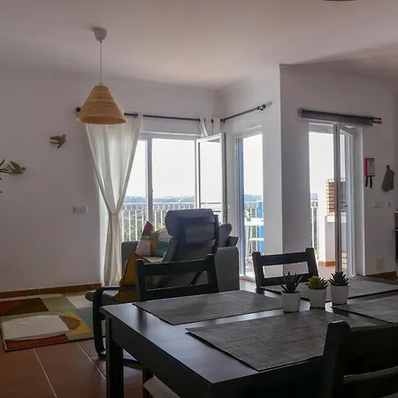 公寓 Spacious & Sunny Apartment By Timelystay 阿尔热祖尔