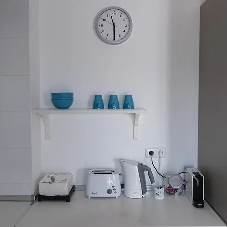 Spacious & Sunny Apartment By Timelystay 公寓