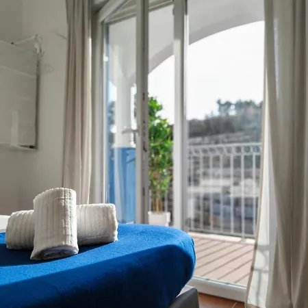 Spacious & Sunny Apartment By Timelystay 公寓