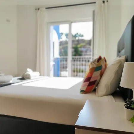 Spacious & Sunny Apartment By Timelystay